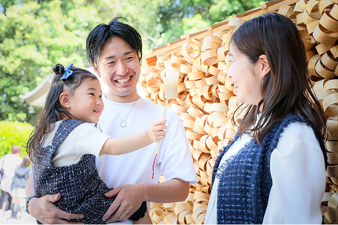 群馬県前橋市の産泰神社内でのお宮参りの撮影風景