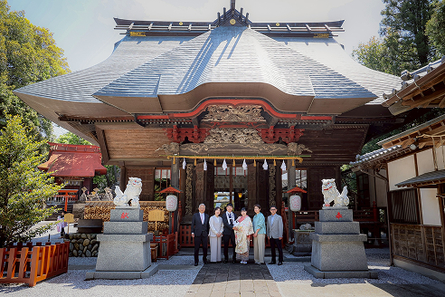 群馬県前橋市の産泰神社内でのお宮参りの撮影風景）